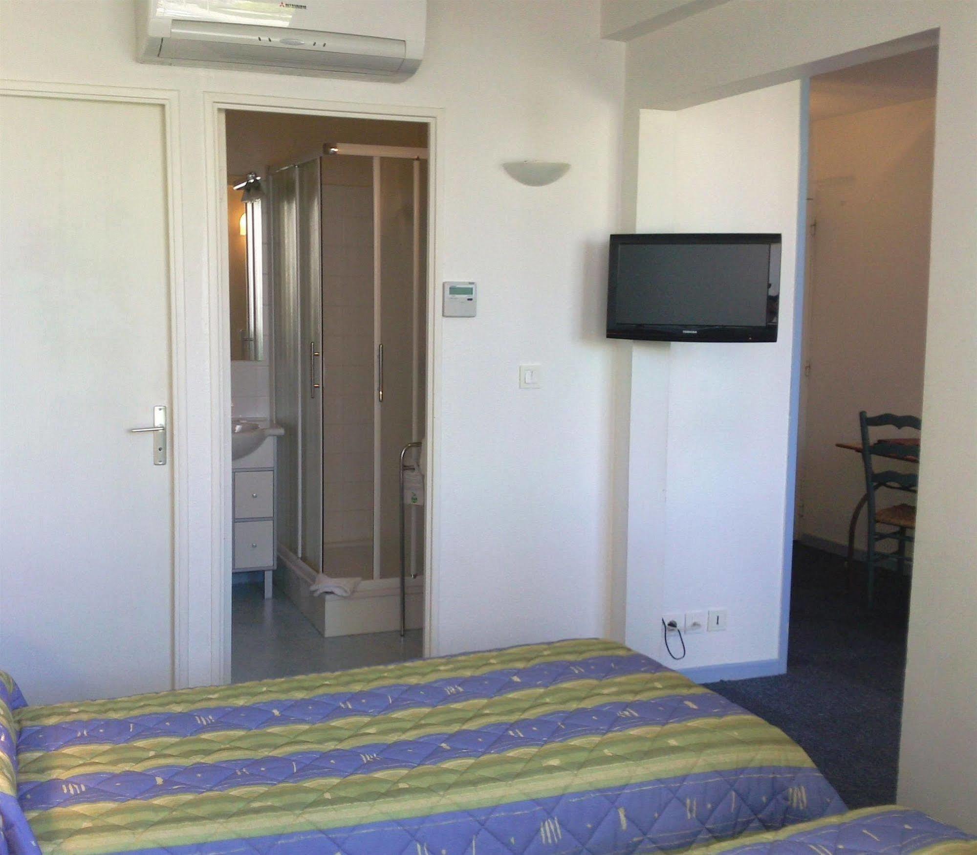 Hotel Residence Les Aiguades Port-de-Bouc Bagian luar foto